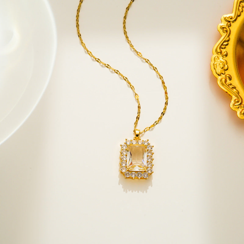 Immerse Yourself in Regal Elegance with the Vintage Court Necklace